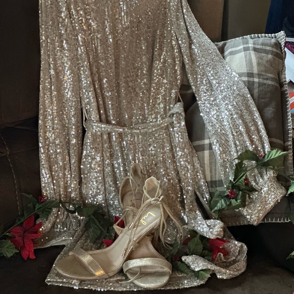 Perfect Holiday outfit! Heels size 8, Dress M/L - Picture 3 of 3